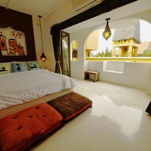 Zimmer mit Kingsize-Bett